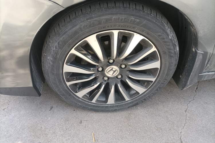 Used Honda Crider 2013 1.8L automatic luxury edition Left Front Wheel Hub