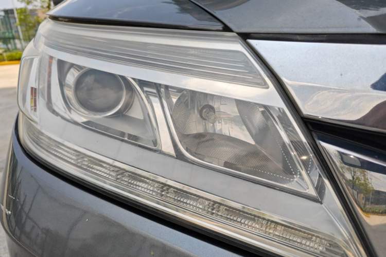 Used Honda Crider 2013 1.8L automatic luxury edition Right Front Headlight