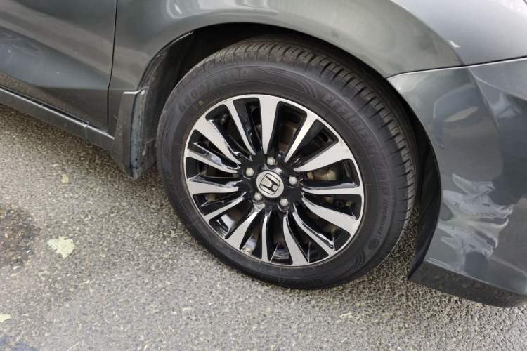 Used Honda Crider 2013 1.8L automatic luxury edition Right Front Wheel Hub