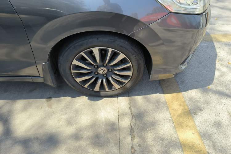 Used Honda Crider 2013 1.8L automatic luxury edition Right Front Wheel Hub