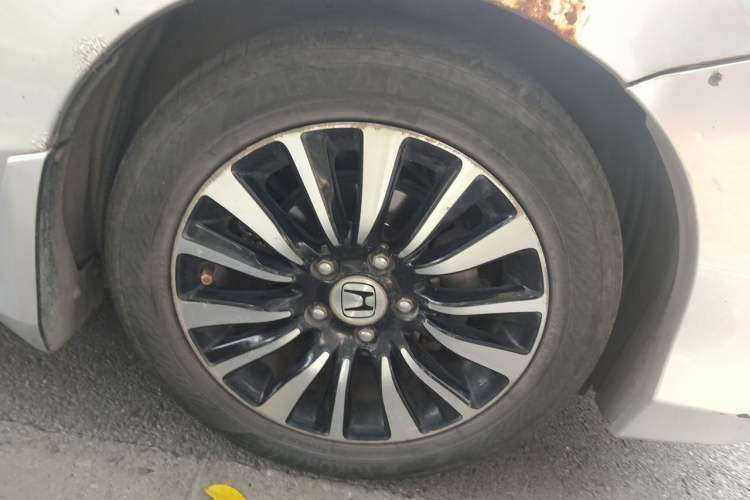 Used Honda Crider 2013 1.8L automatic luxury edition Right Front Wheel Hub