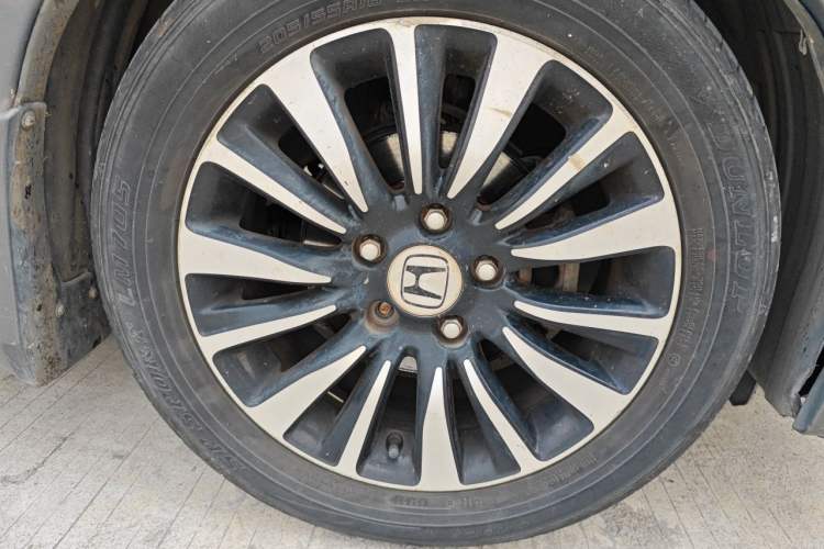 Used Honda Crider 2013 1.8L automatic luxury edition Right Front Wheel Hub