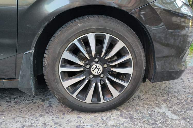 Used Honda Crider 2013 1.8L automatic flagship version Right Front Wheel Hub