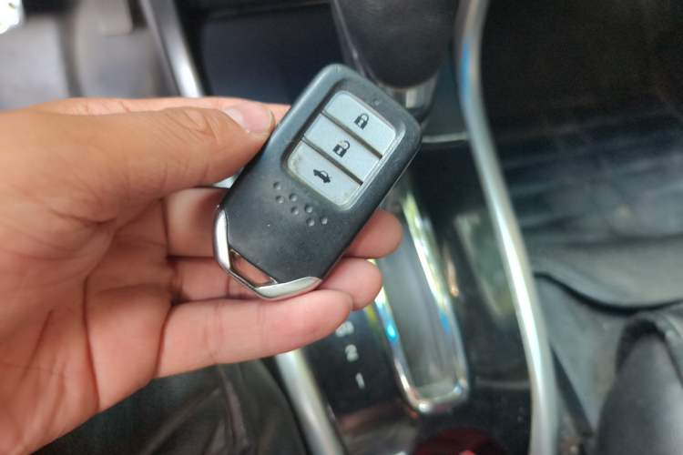 Used Honda Crider 2013 1.8L automatic luxury edition Vehicle Key