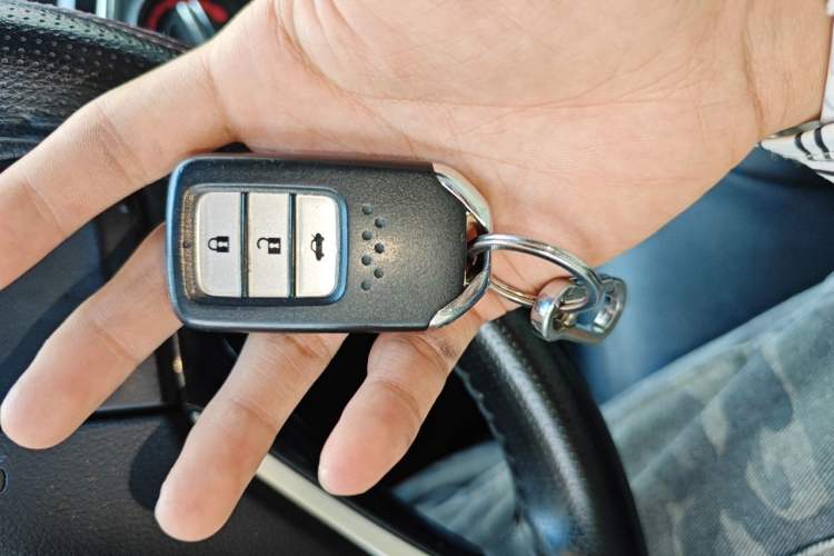 Used Honda Crider 2013 1.8L automatic luxury edition Vehicle Key