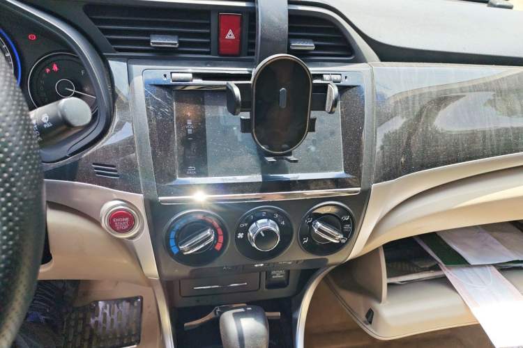 Used Honda Crider 2013 1.8L automatic luxury edition Audio And AC Panel
