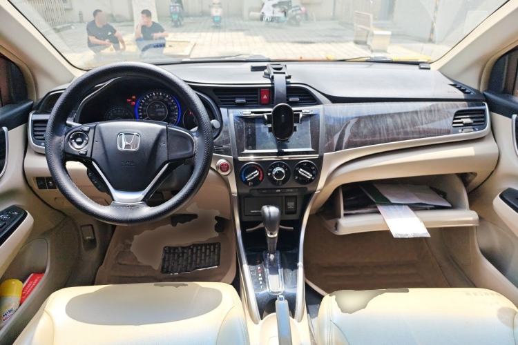 Used Honda Crider 2013 1.8L automatic luxury edition Center Console