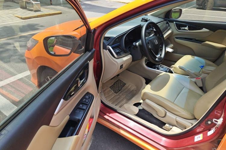 Used Honda Crider 2013 1.8L automatic luxury edition Driver Seat
