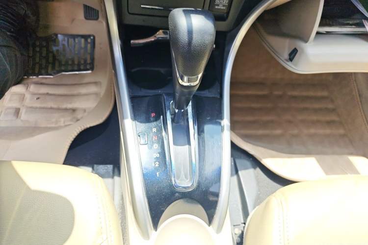 Used Honda Crider 2013 1.8L automatic luxury edition Gear Lever
