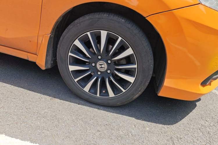 Used Honda Crider 2013 1.8L automatic luxury edition Right Front Wheel Hub