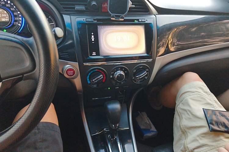 Used Honda Crider 2013 1.8L automatic luxury edition Audio And AC Panel