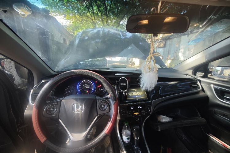 Used Honda Crider 2013 1.8L automatic flagship version Center Console