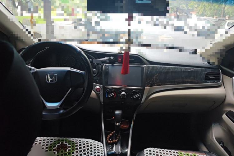 Used Honda Crider 2013 1.8L automatic luxury edition Center Console