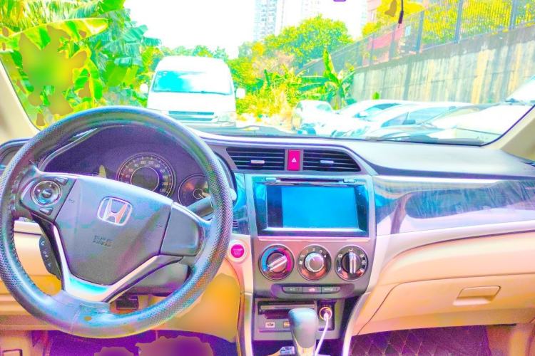 Used Honda Crider 2013 1.8L automatic luxury edition Center Console