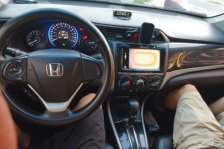 Used Honda Crider 2013 1.8L automatic luxury edition Center Console
