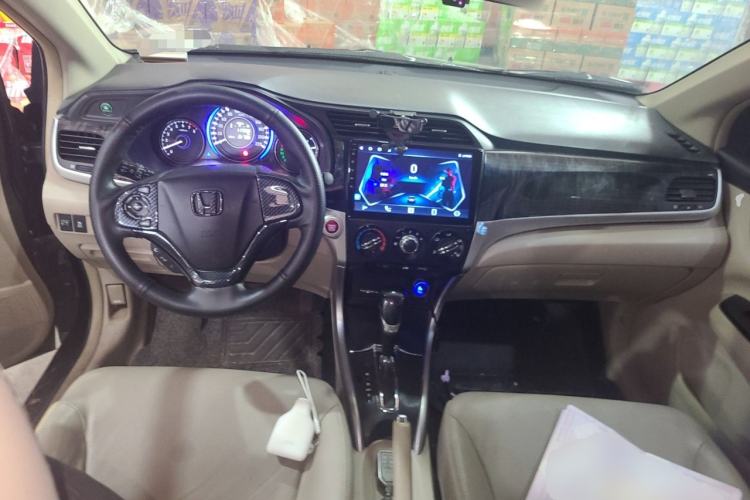 Used Honda Crider 2013 1.8L automatic luxury edition Center Console