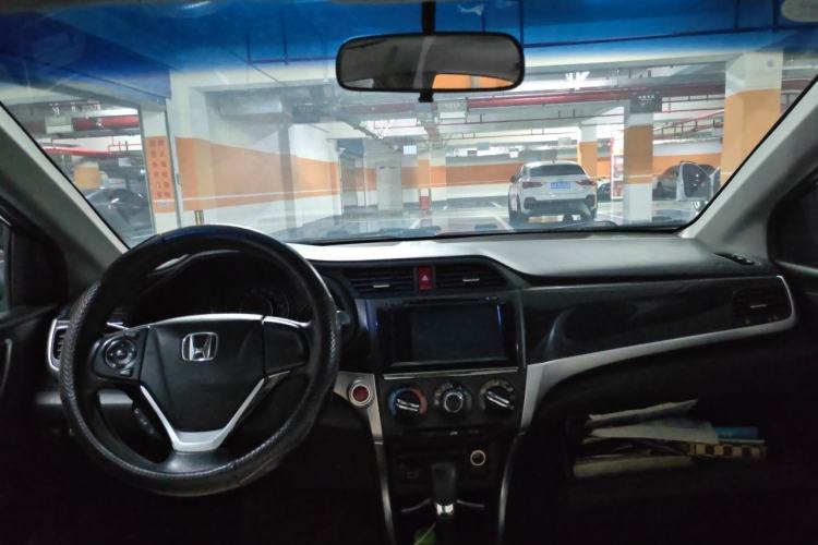 Used Honda Crider 2013 1.8L automatic luxury edition Center Console