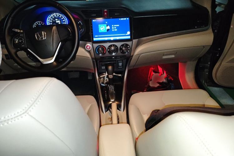 Used Honda Crider 2013 1.8L automatic luxury edition Center Console