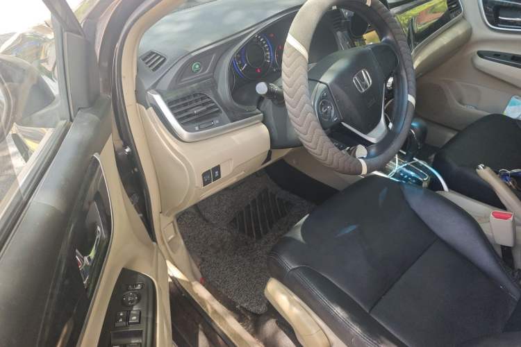 Used Honda Crider 2013 1.8L automatic luxury edition Driver Seat