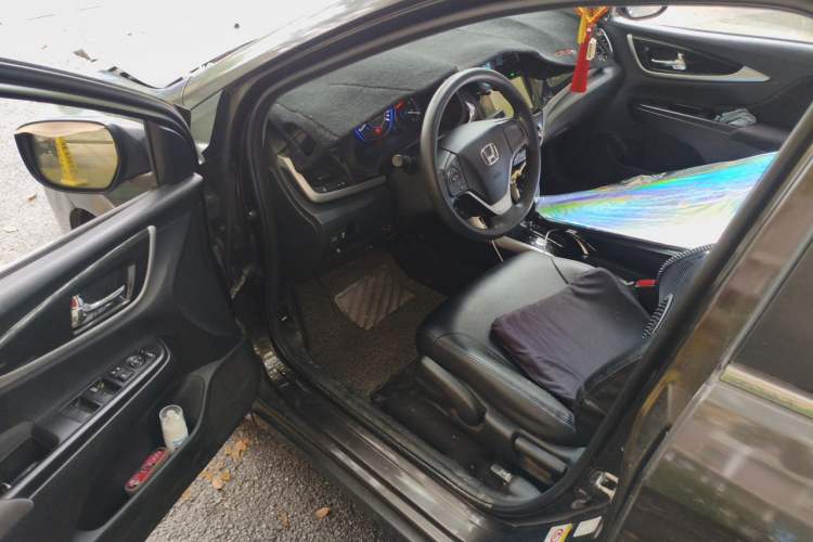 Used Honda Crider 2013 1.8L automatic luxury edition Driver Seat