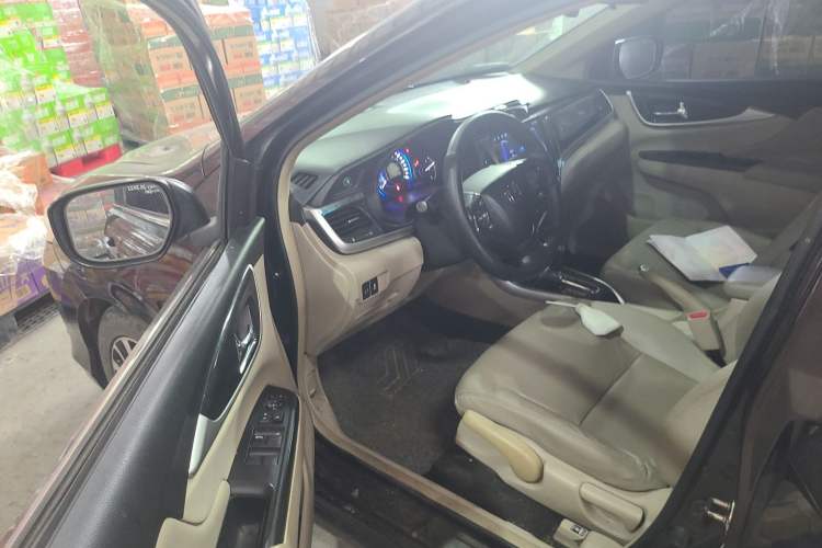Used Honda Crider 2013 1.8L automatic luxury edition Driver Seat