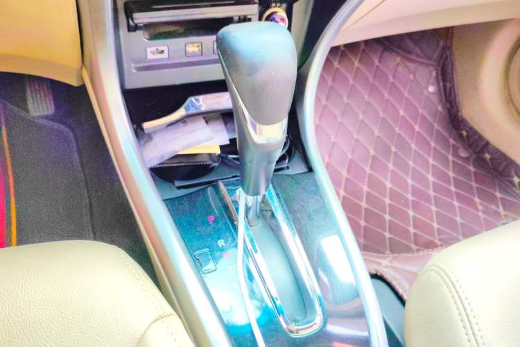 Used Honda Crider 2013 1.8L automatic luxury edition Gear Lever