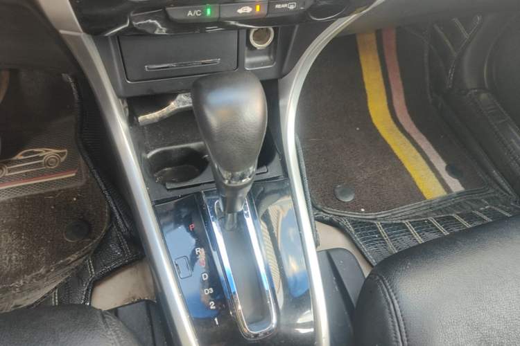 Used Honda Crider 2013 1.8L automatic luxury edition Gear Lever