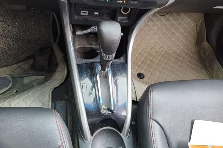 Used Honda Crider 2013 1.8L automatic luxury edition Gear Lever