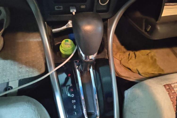 Used Honda Crider 2013 1.8L automatic luxury edition Gear Lever
