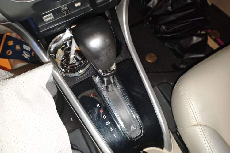 Used Honda Crider 2013 1.8L automatic luxury edition Gear Lever