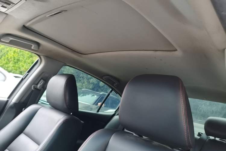 Used Honda Crider 2013 1.8L automatic luxury edition Headliner