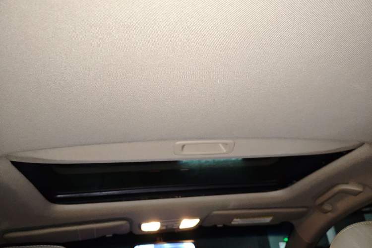 Used Honda Crider 2013 1.8L automatic luxury edition Headliner