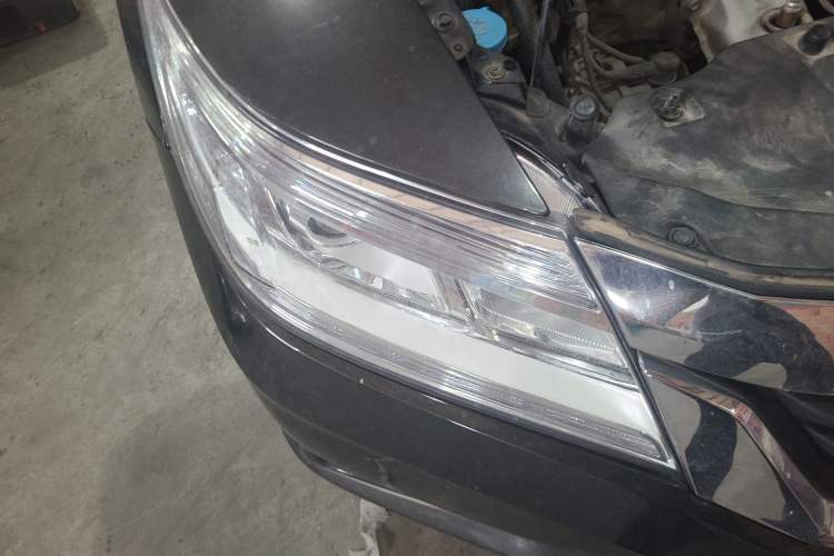Used Honda Crider 2013 1.8L automatic luxury edition Right Front Headlight