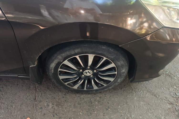 Used Honda Crider 2013 1.8L automatic flagship version Right Front Wheel Hub