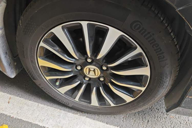 Used Honda Crider 2013 1.8L automatic luxury edition Right Front Wheel Hub