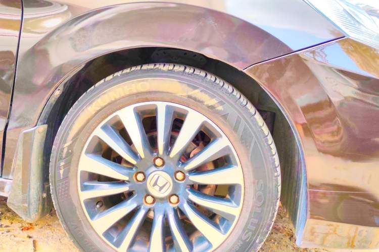 Used Honda Crider 2013 1.8L automatic luxury edition Right Front Wheel Hub