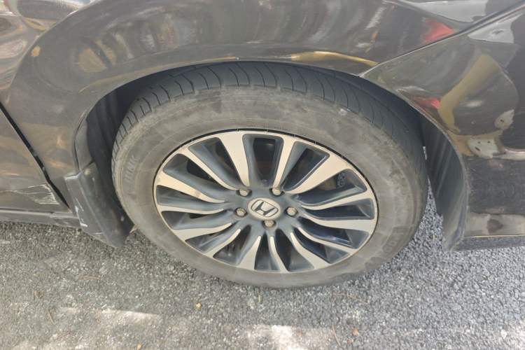 Used Honda Crider 2013 1.8L automatic luxury edition Right Front Wheel Hub