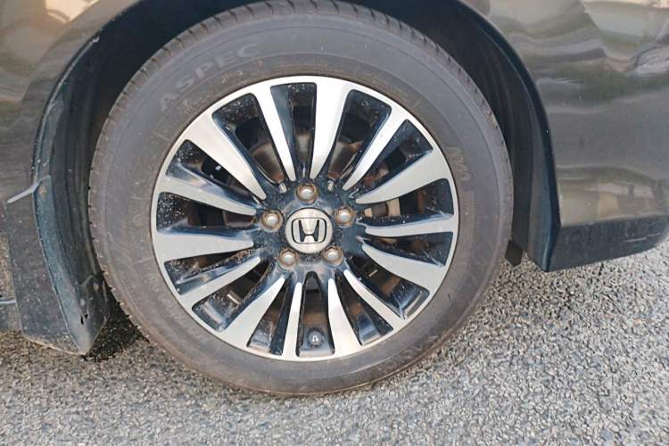 Used Honda Crider 2013 1.8L automatic luxury edition Right Front Wheel Hub