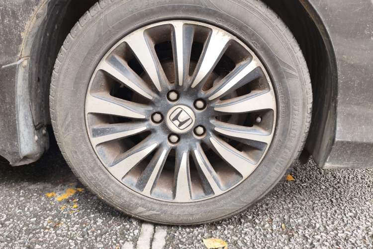 Used Honda Crider 2013 1.8L automatic luxury edition Right Front Wheel Hub