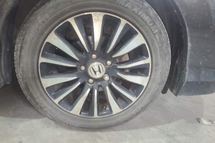 Used Honda Crider 2013 1.8L automatic luxury edition Right Front Wheel Hub