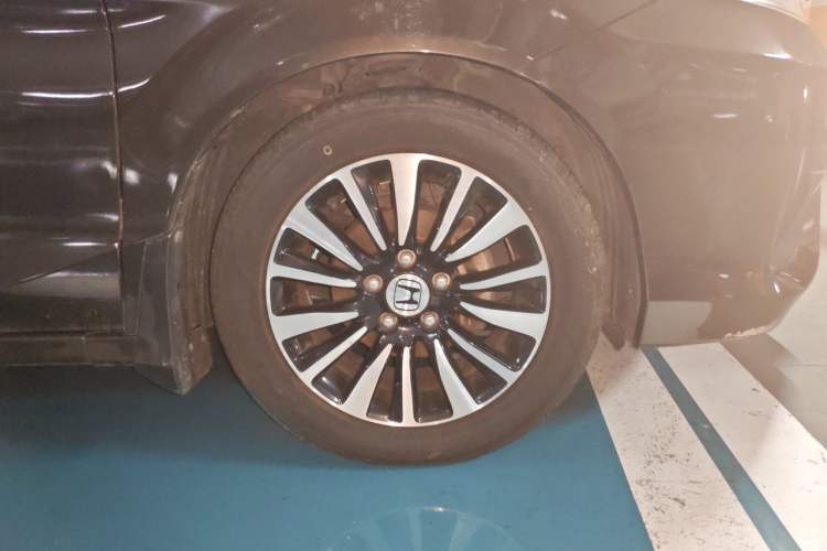 Used Honda Crider 2013 1.8L automatic luxury edition Right Front Wheel Hub