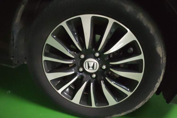 Used Honda Crider 2013 1.8L automatic luxury edition Right Front Wheel Hub