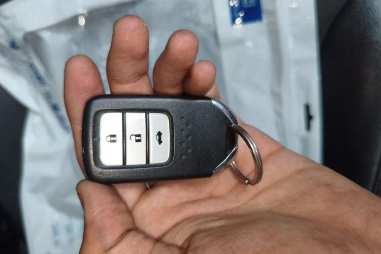 Used Honda Crider 2013 1.8L automatic luxury edition Vehicle Key