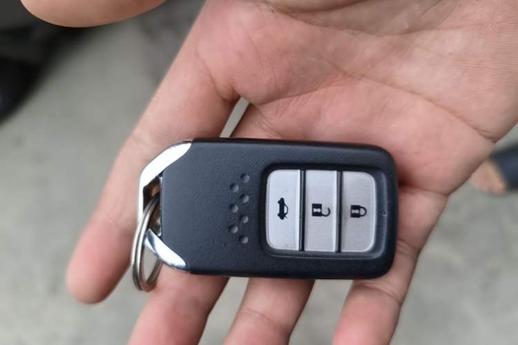 Used Honda Crider 2013 1.8L automatic luxury edition Vehicle Key