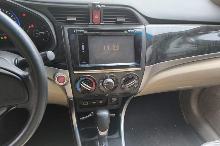 Used Honda Crider 2013 1.8L automatic luxury edition Audio And AC Panel