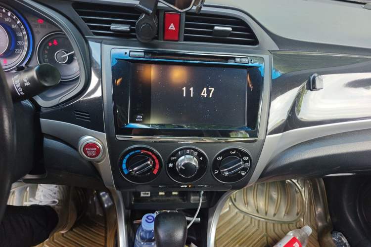 Used Honda Crider 2013 1.8L automatic luxury edition Audio And AC Panel