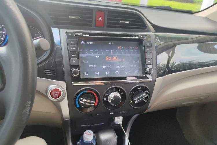 Used Honda Crider 2013 1.8L automatic luxury edition Audio And AC Panel