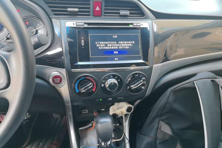 Used Honda Crider 2013 1.8L automatic luxury edition Audio And AC Panel