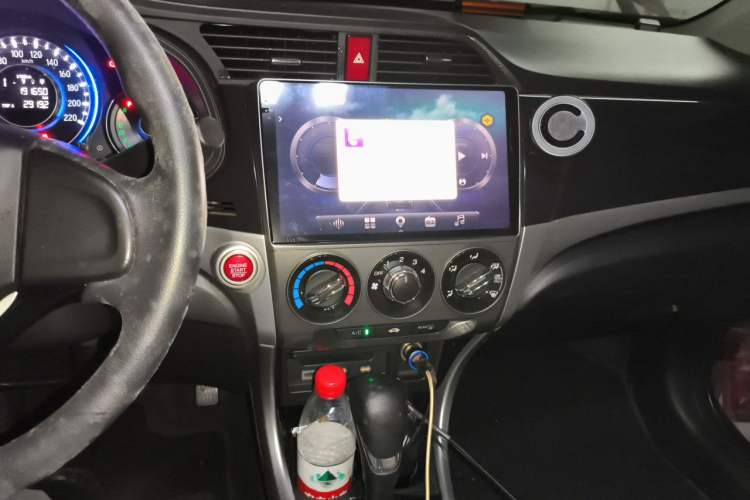 Used Honda Crider 2013 1.8L automatic luxury edition Audio And AC Panel