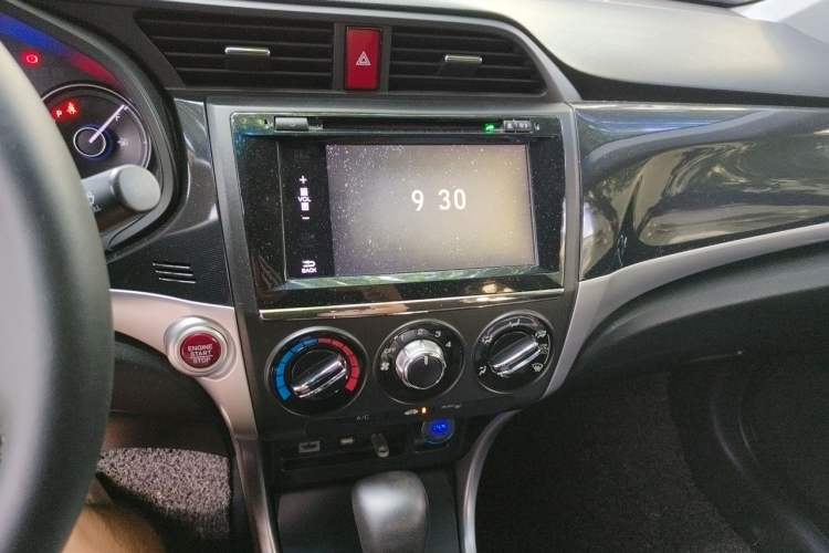 Used Honda Crider 2013 1.8L automatic luxury edition Audio And AC Panel